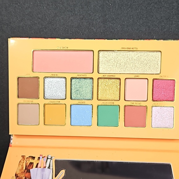 Kylie Cosmetics & Wizard of Oz Eye and Face Pressed Powder Palette - Picture 5 of 8